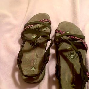 Sketchers 8W women’s strappy sandal.